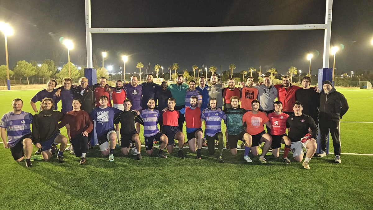 Un dels equips del Club Rugby Tarragona aquesta setmana estrenant el renovat camp situat a l’Anella Mediterrània.