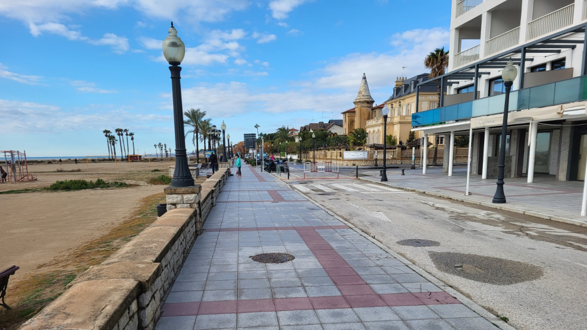 Imagen del paseo marítimo de Coma-ruga.