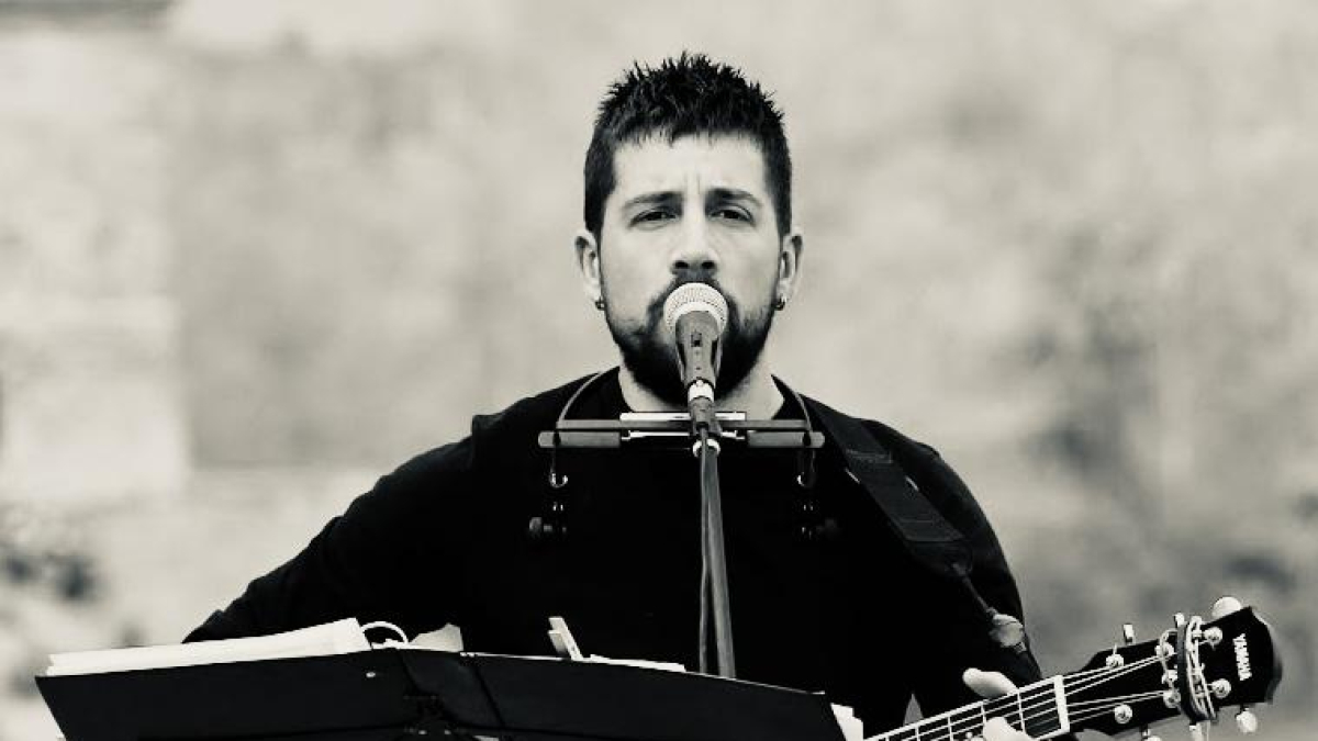 Noel Luna va començar musicant poemes i en l’actualitat està preprant dos nous treballs.