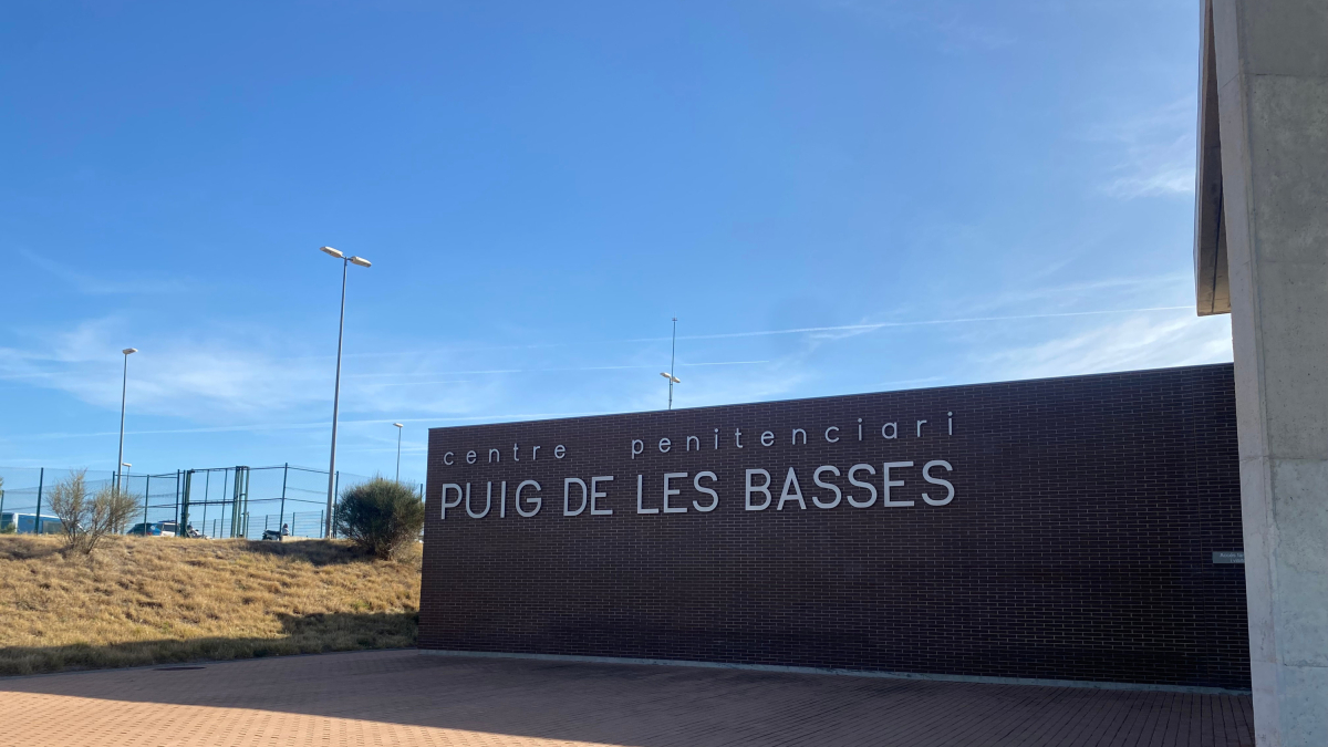 Entrada en la prisión del Puig de les Basses.