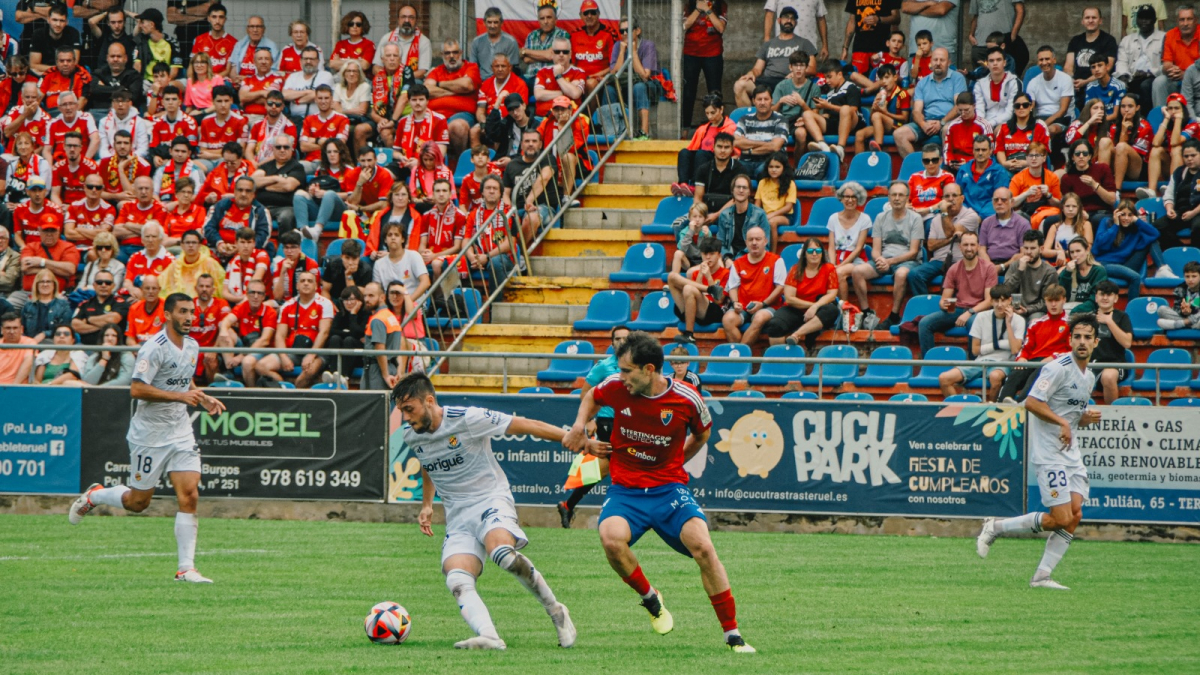 Jaume Jardí en el partit de la primera volta amb el grup d’aficionats desplaçats a les grades.