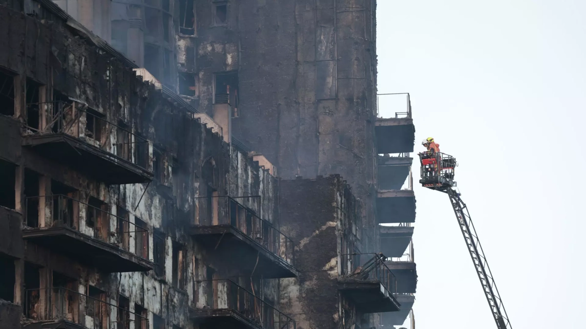 Imagen del edificio calcinado de Valencia.