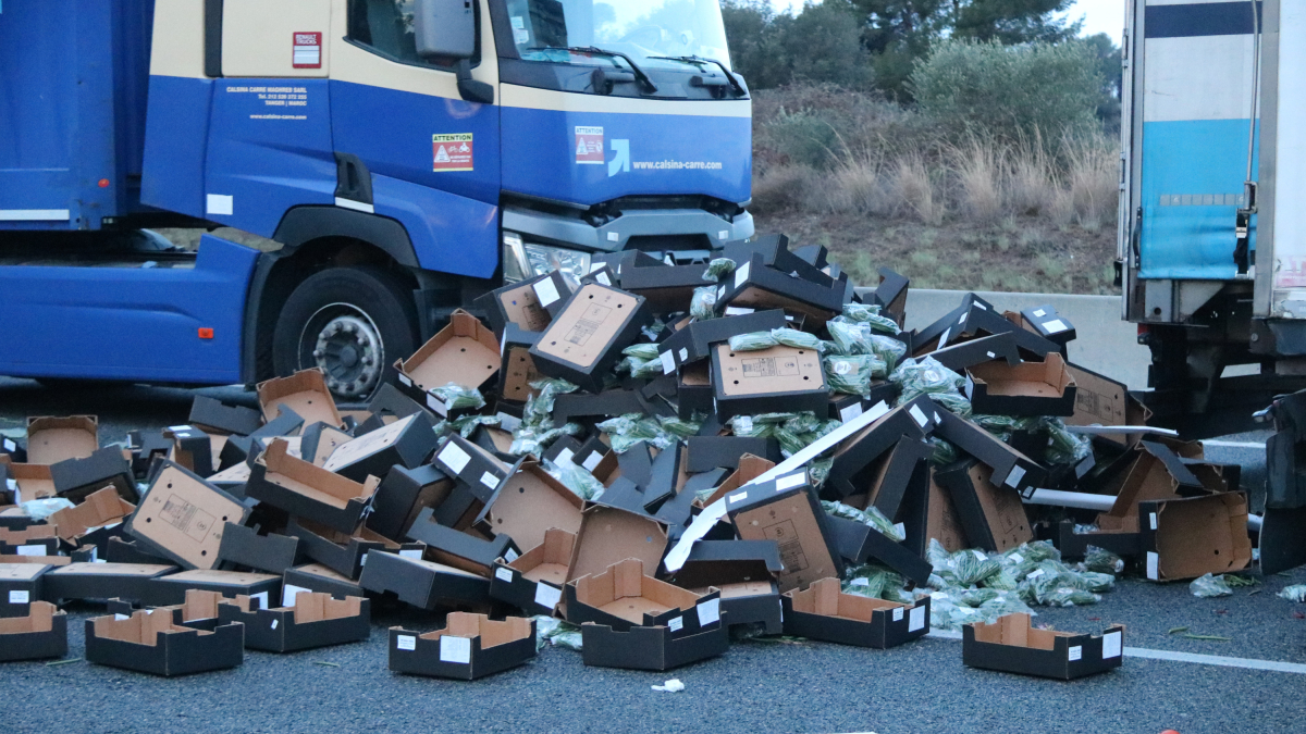 Les capses de fruites i verdures abocades pels pagesos