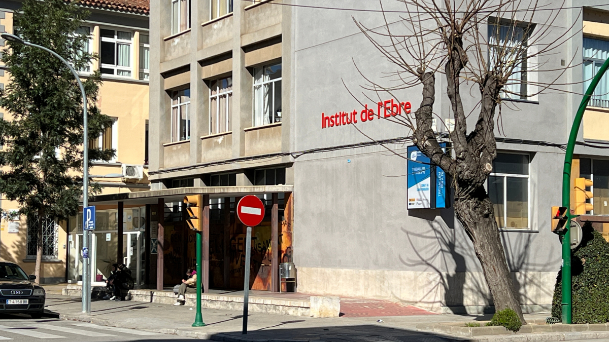 Imatge de l'edifici de l'IES Ebre