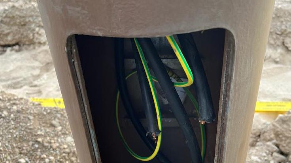 Imatge del cablejat robat