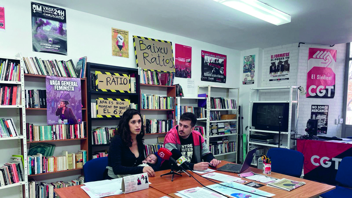 Rueda de prensa por el cierre de líneas en centros educativos públicos en el Camp de Tarragona.