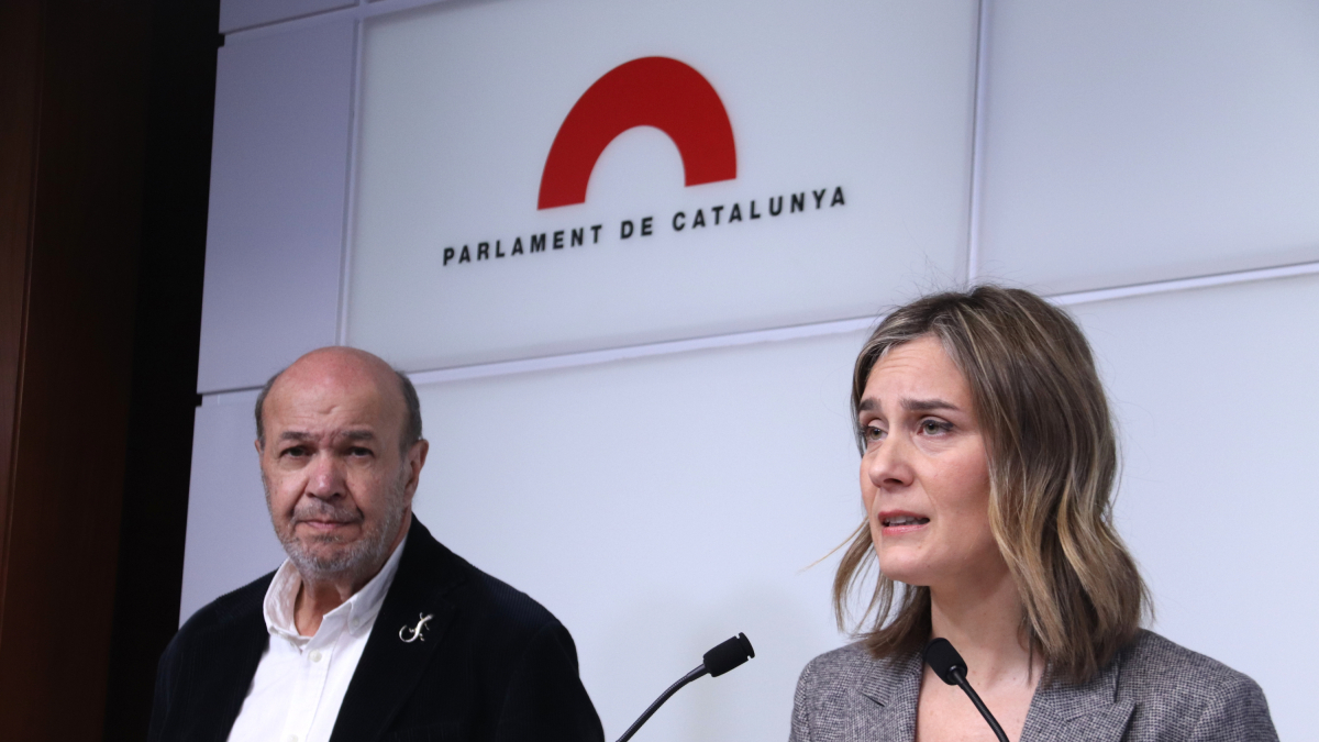 La presidenta d'ECP al Parlament, Jéssica Albiach, i el diputat Joan Carles Gallego en roda de premsa