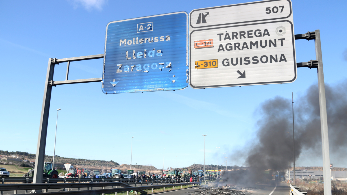 Estado del asfalto y de la señalización al A-2 después de cuatro días de corte en Tàrrega.