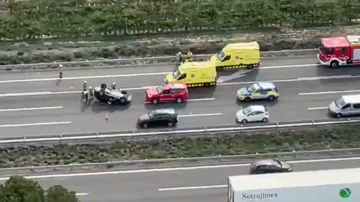 Accidents a l'AP-7 a Banyeres del Penedès en sentit nord (Barcelona).