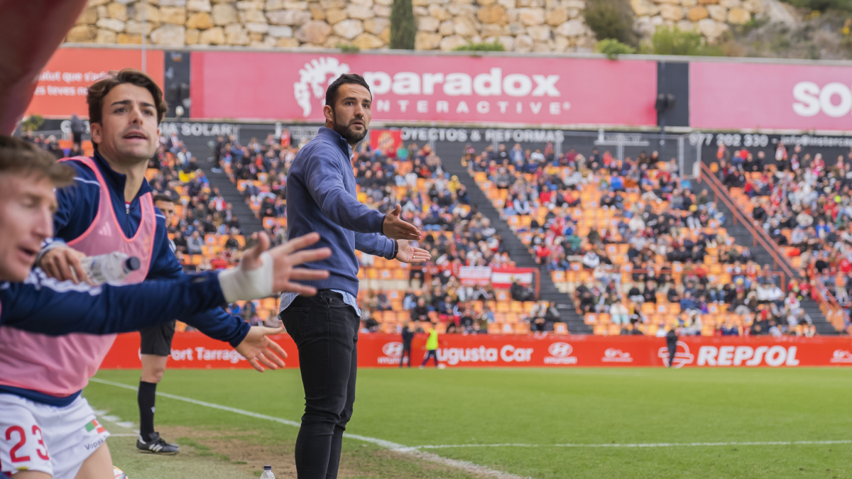 David Concha y Dani Vidal en el banquillo del Nuevo Estadio.