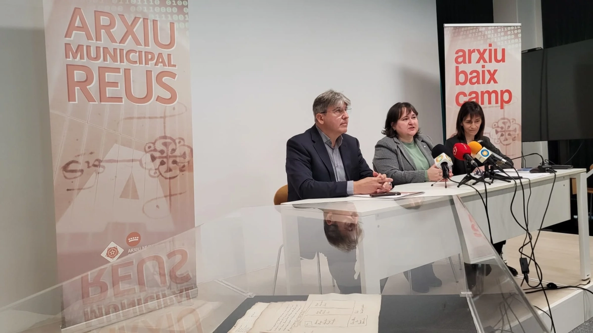 Imatge de la firma del contracte de Cessió del fons Bofarull-Vilar