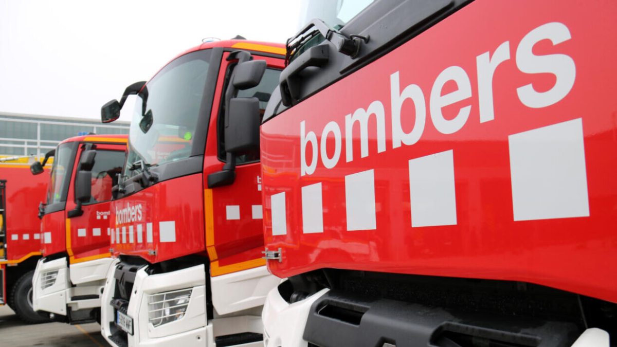 Imagen de varias dotaciones de los Bomberos.