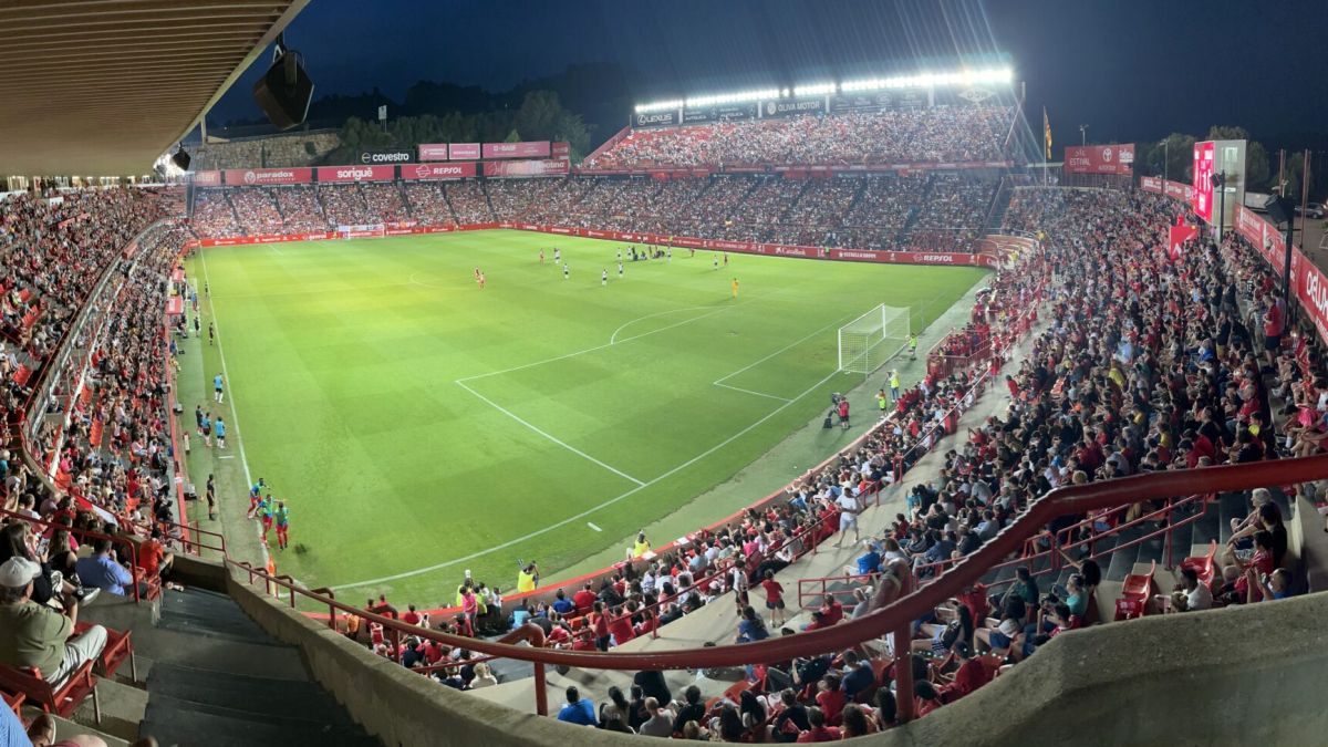 Imagen del Nou Estadi Costa Daurada lleno.