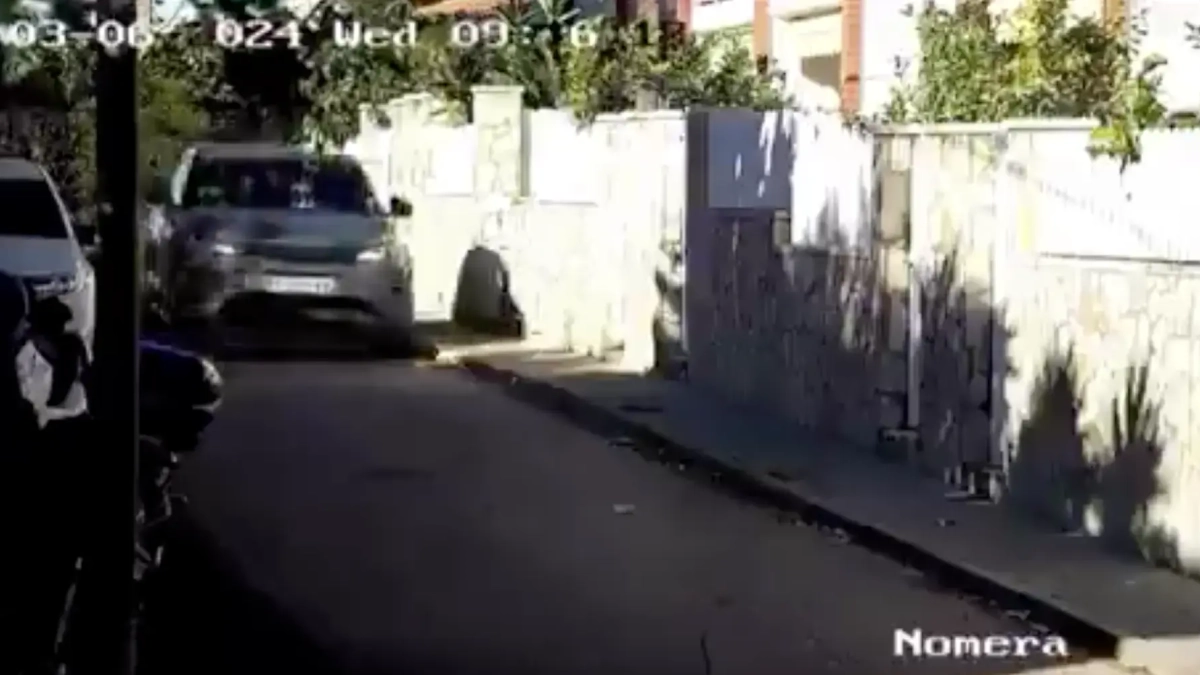 Fuga de los presuntos atacantes del periodista Anatoli Sharí y su mujer.