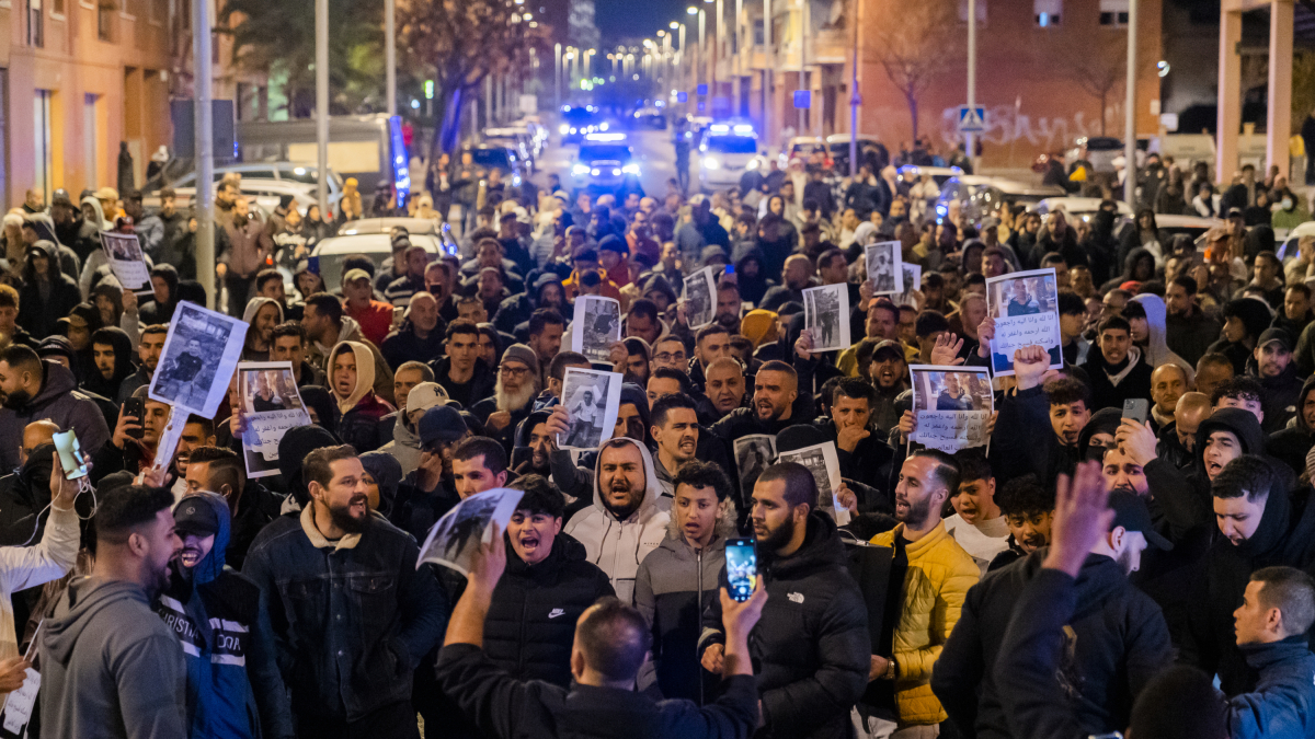 Campclar vivió anoche la tercera manifestación nocturna consecutiva a causa del crimen perpetrado el pasado domingo.