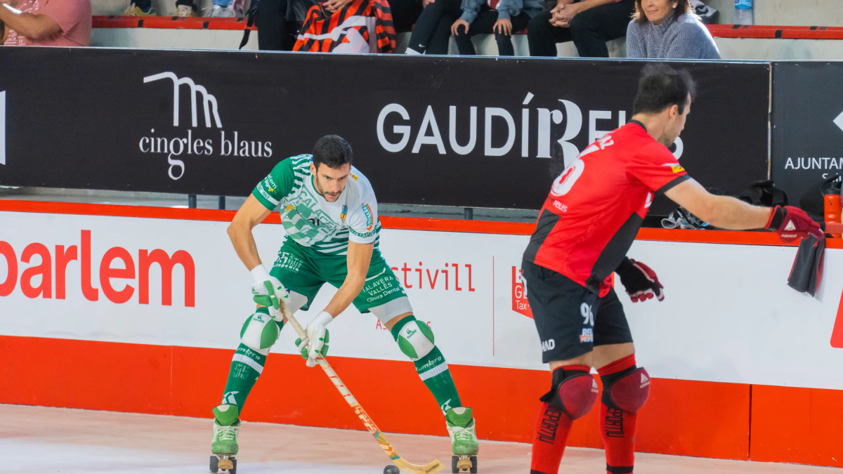 El jugador del CP Calafell Sergio Miras durante un partido contra el Reus esta temporada.