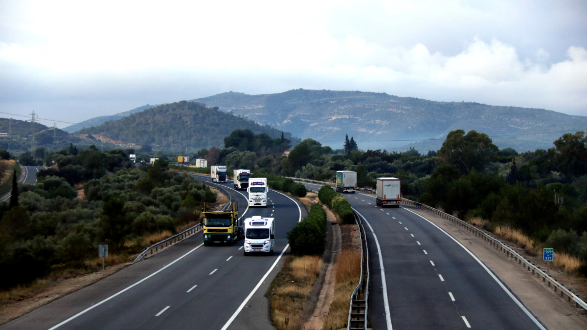 Tráfico de camiones por la AP-7 en el Montsià