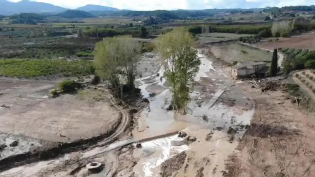 El río Francolí a su paso por la Cueva, a la altura del Molino de Guasch, después de los aguaceros de octubre de 2019.