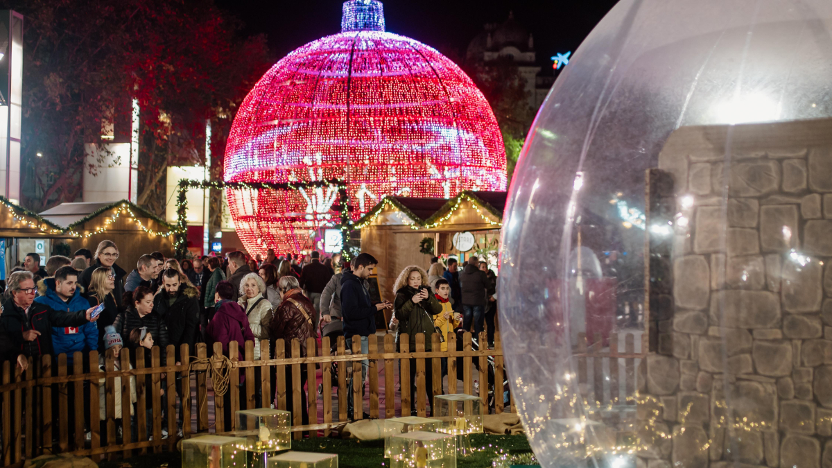 La plaza de la Llibertat acogió una de las novedades de este año, el espacio ‘Un Nadal Rodó’.