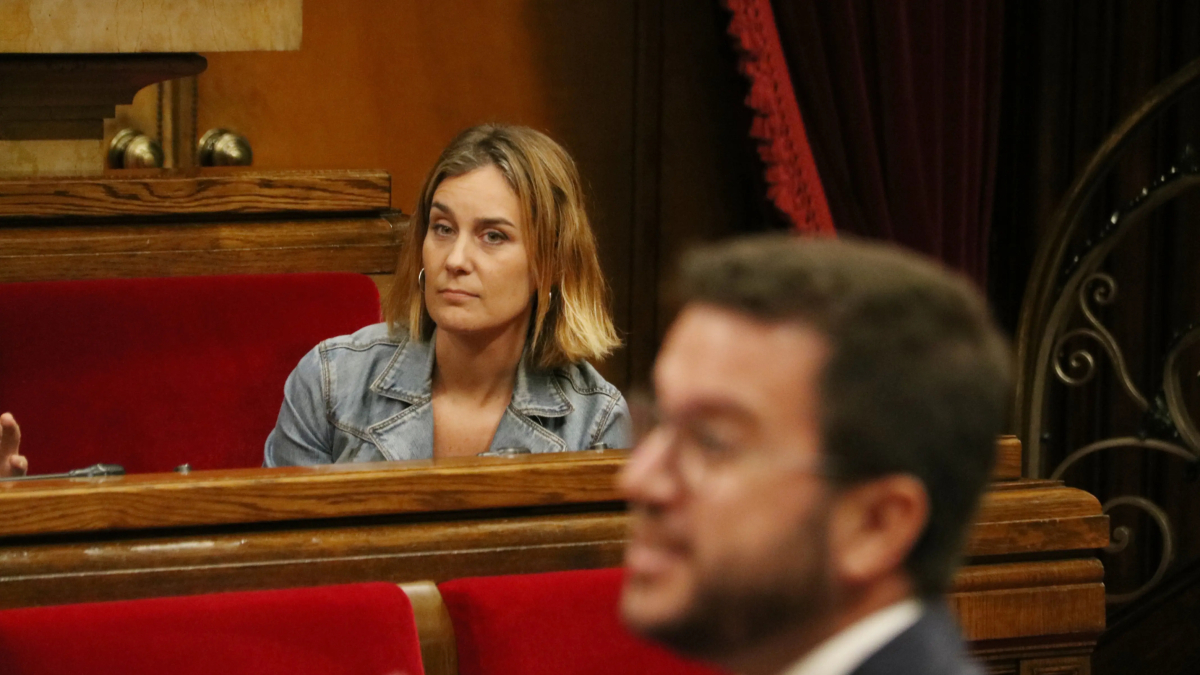 La líder de En Comú Podem, Jéssica Albiach, con el presidente del Gobierno, Pere Aragonès.