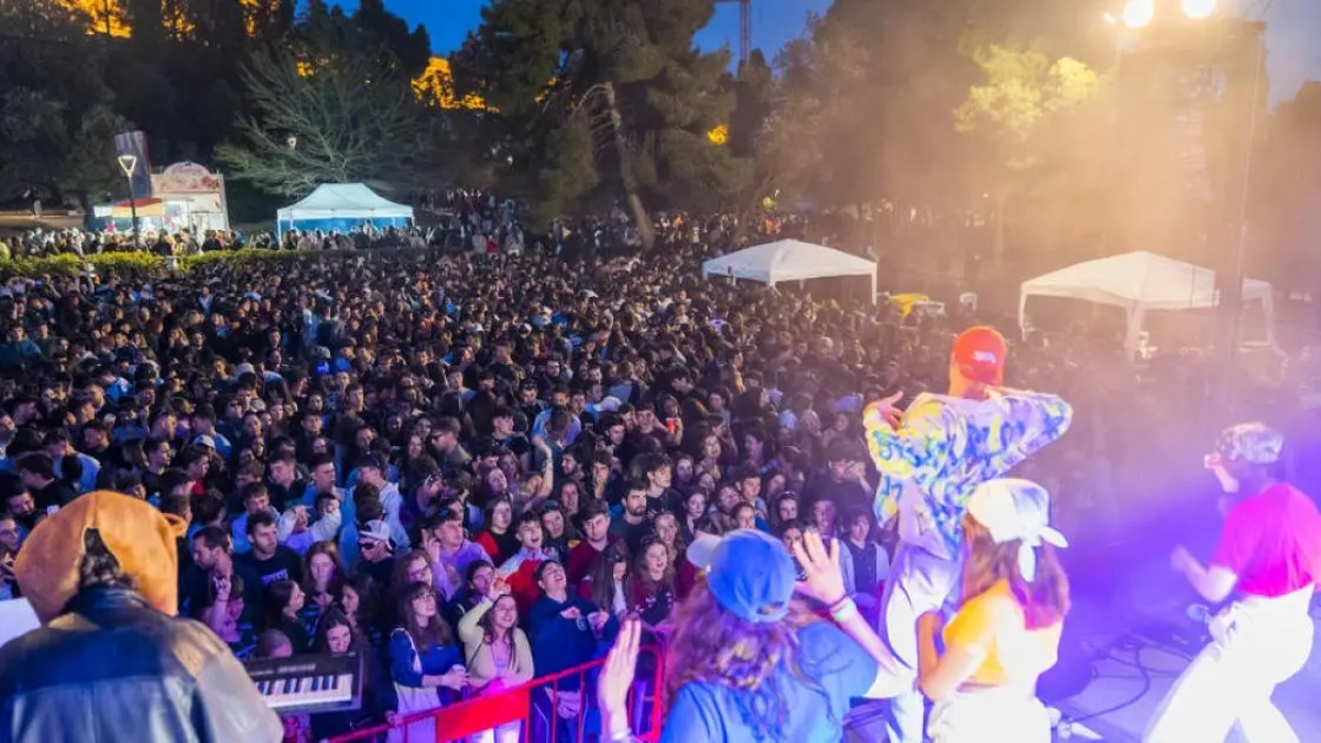 Imatge d'una edició anterior de la Festa Major de la URV al Camp de Mart de Tarragona.