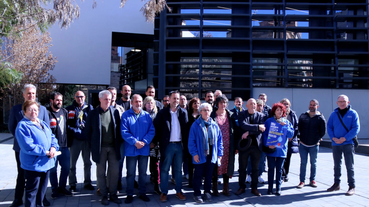 Representants de la PDE, d'institucions i entitats que es posicionen en contra de la interconnexió de xarxes.