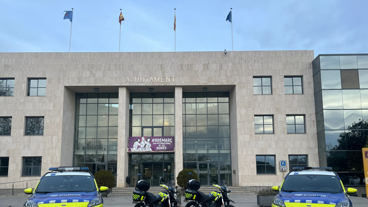 Imágenes de los nuevos vehículos de la Policía Local de Cambrils.