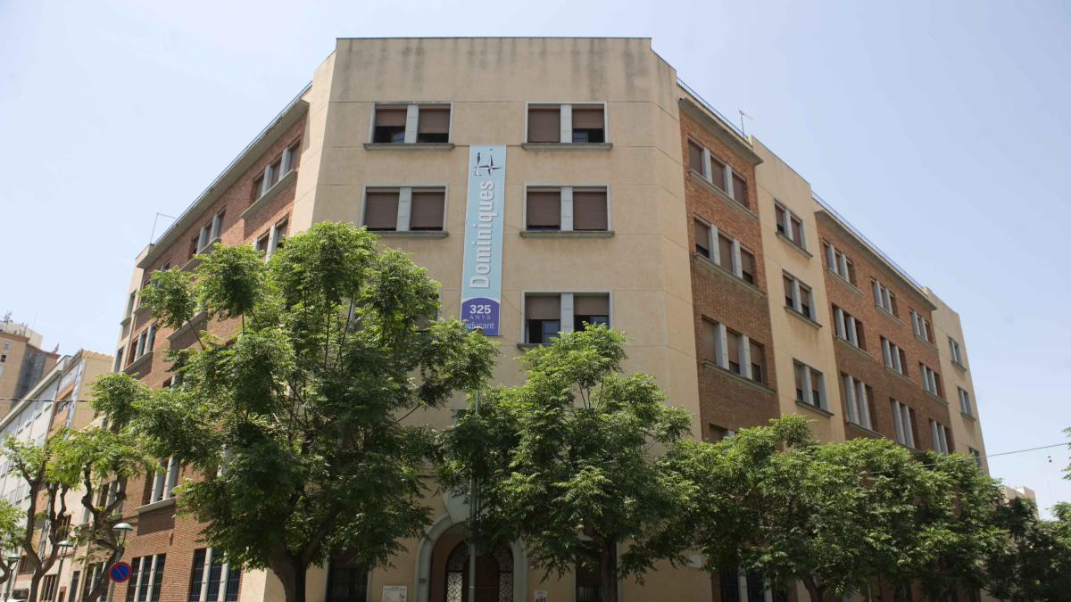 Fotografia d’arxiu de l’edifici de l’escola Sant Domènec de Guzman, ubicada al carrer Rovira i Virgili.