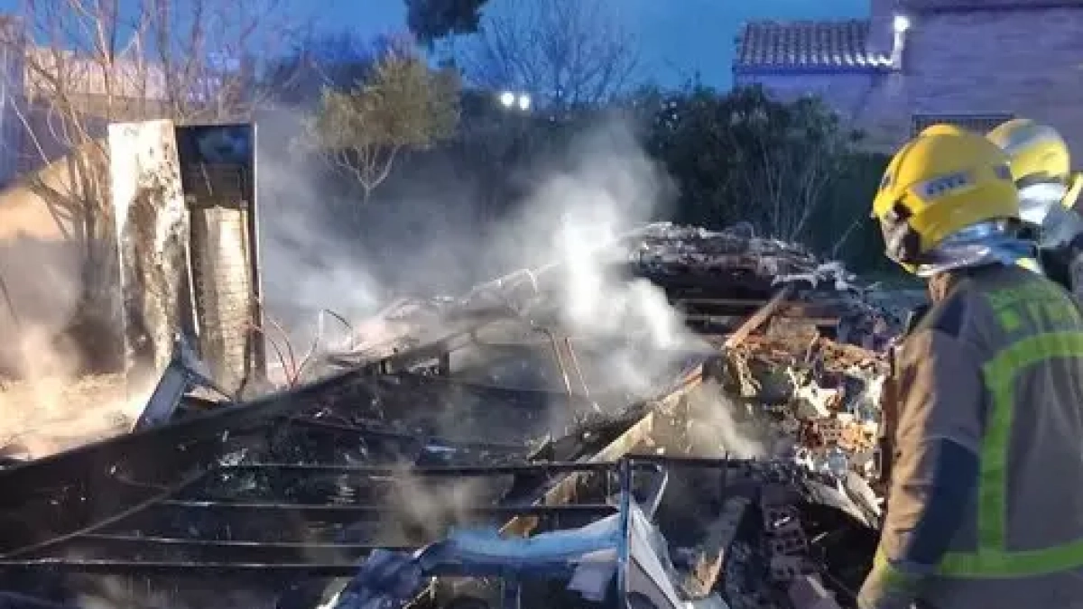 Imatge del bungalou d'Aiguamúrcia cremat