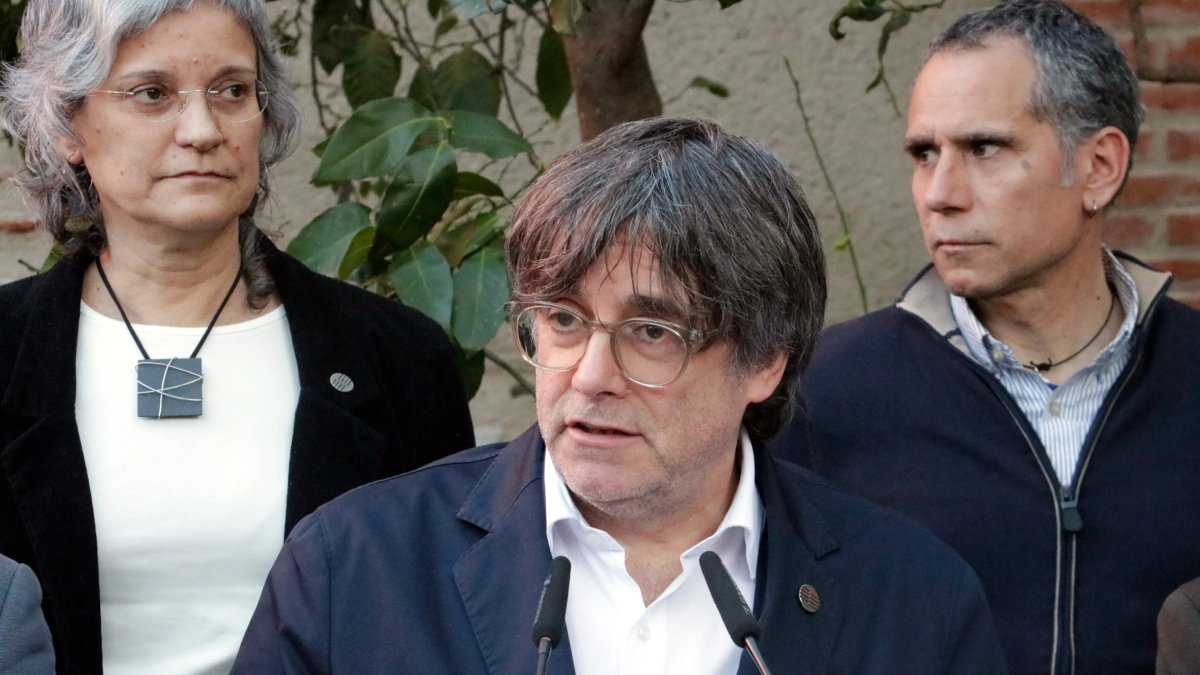 Carles Puigdemont intervenint en un acte del Consell de la República.