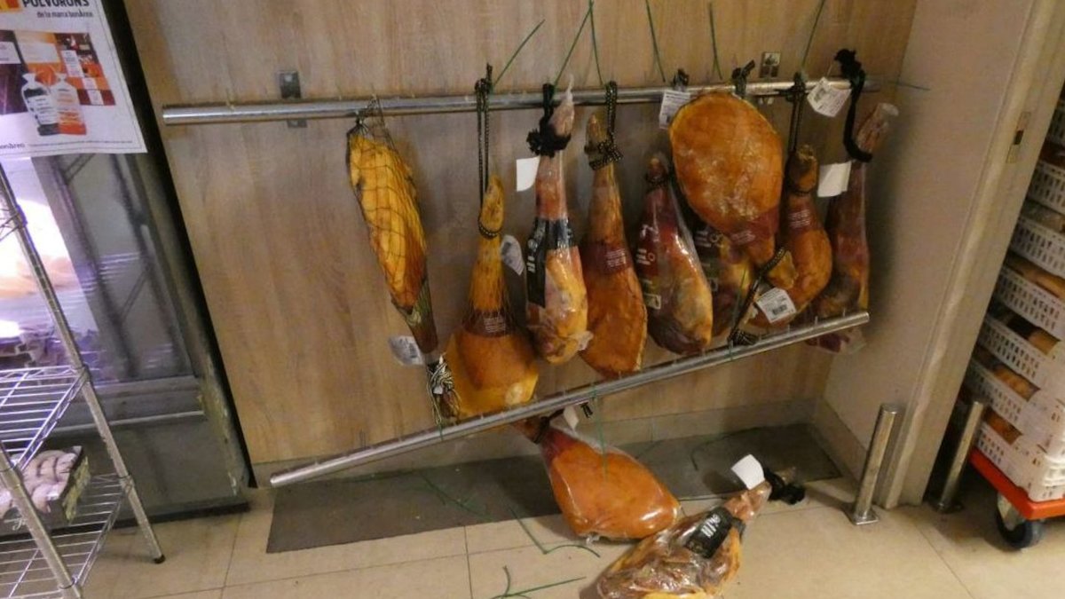 Los jamones que se llevó el sospechoso de Maçanet de la Selva.