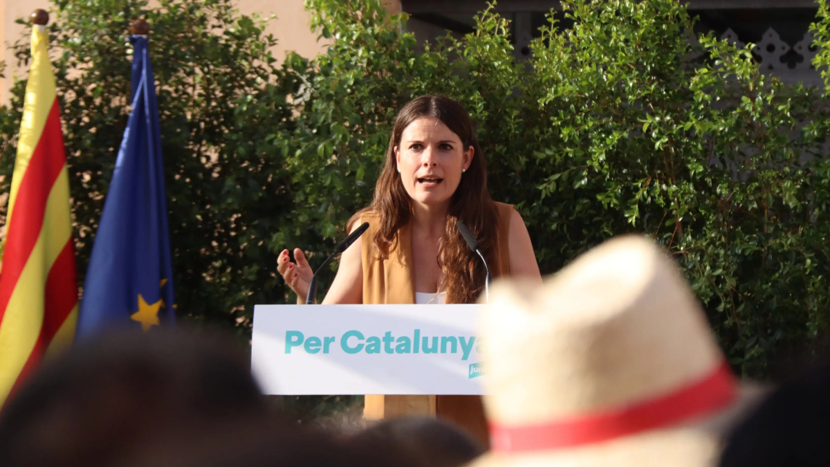 La portavoz de Juntos en el Parlamento, Mònica Sales, en un acto en Tortosa.