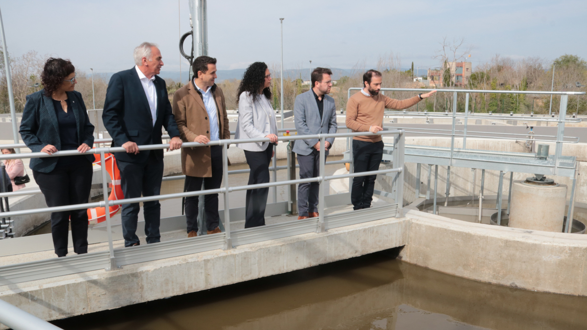 El presidente de la Generalitat, Pere Aragonès, durante la visita a la nueva depuradora de Puigpelat, en el Alt Camp.
