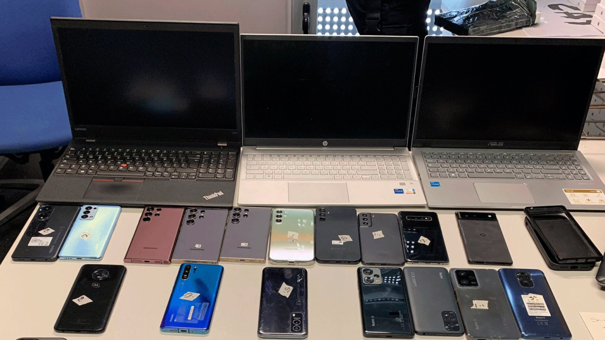 112 mòbils i 3 ordinadors intervinguts a Cambrils.