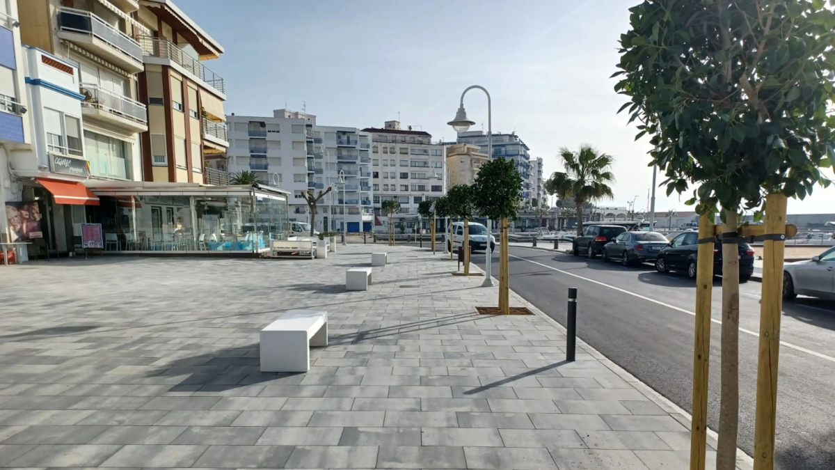 Imagen del paseo de l'Ampolla después de las obras.