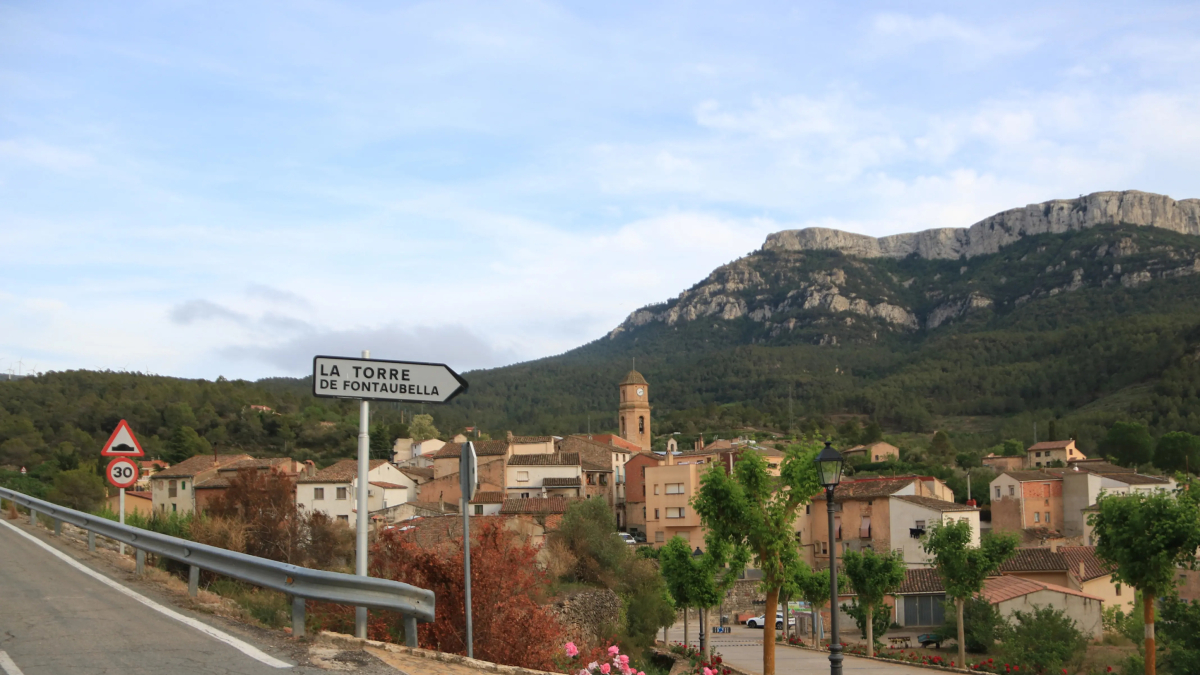 Una de las entradas del pueblo de la Torre de Fontaubella, en el Priorat.