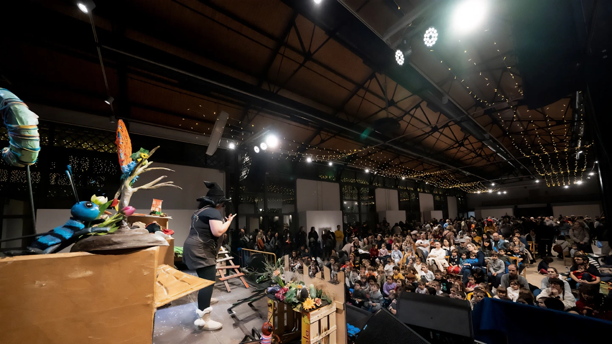 Imagen de una actividad navideña en el Moll de Costa.