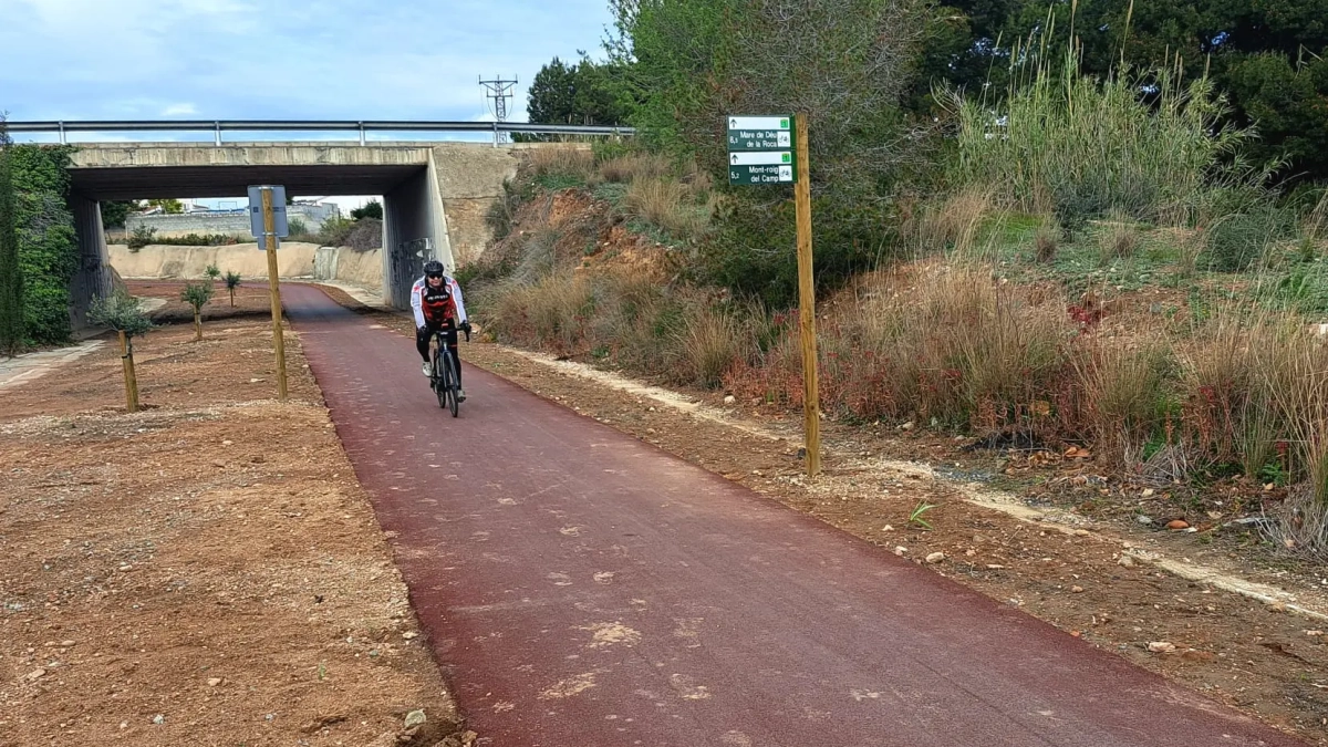 La creación del nuevo carril bici ha supuesto una inversión de 1,5 millones de euros.
