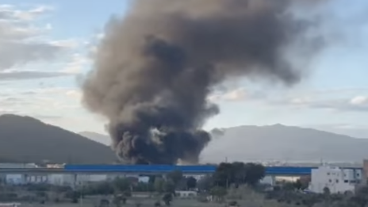 Imagen del incendio en la nave.