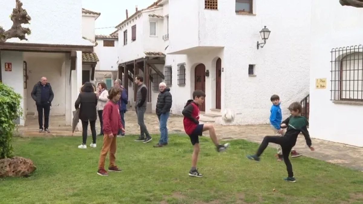 Vecinos afectados de la urbanización Port Romà de Creixell.