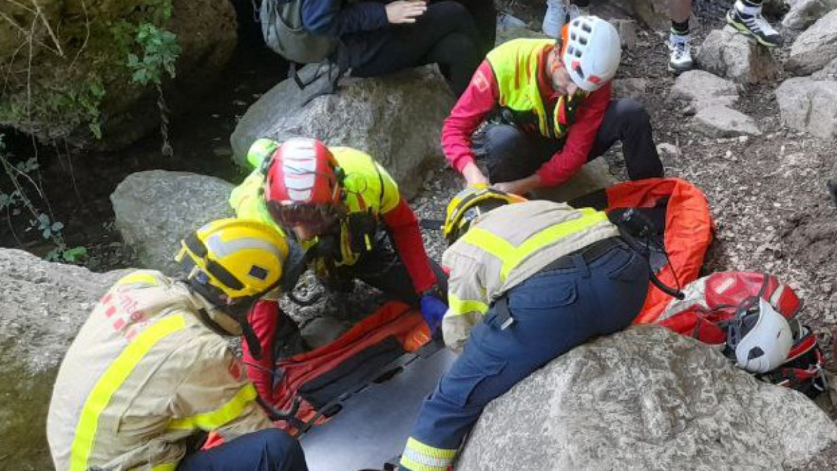 Rescat d'un escalador al Niu de l'Àliga, a Mont-ral.