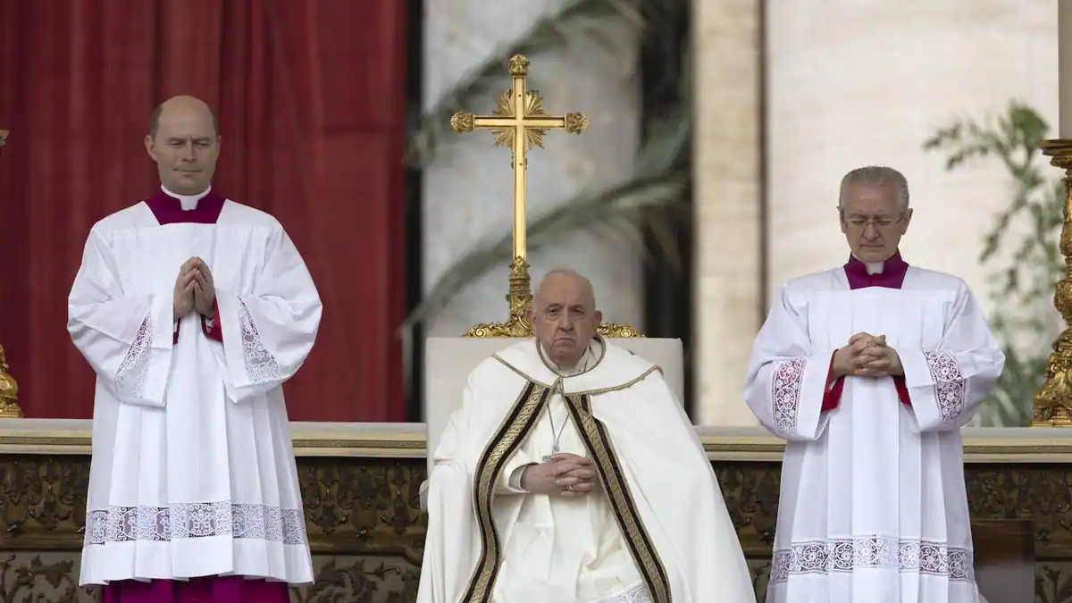 El Papa Francisco durant la missa, a la plaça de Sant Pere de El Vaticà.