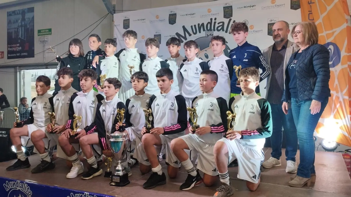 Entrega de trofeus al Mundialito.