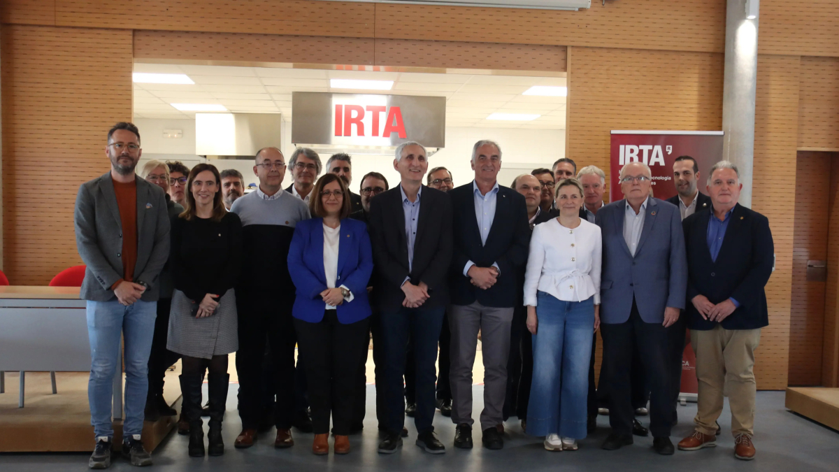 La veintena de agentes y representantes del Camp de Tarragona presentes en la Mesa Institucional del IRTA en el territorio.
