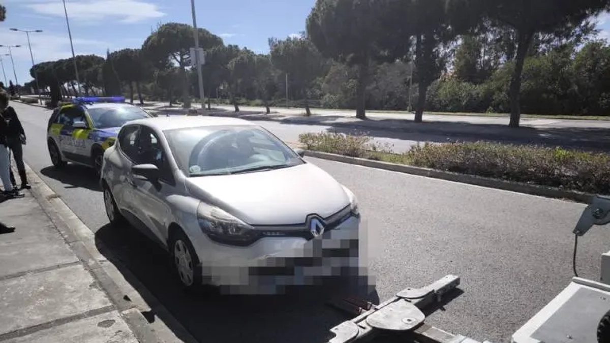 La Policía Local de Salou inmovilizó el vehículo que hacía de taxi de forma ilegal.