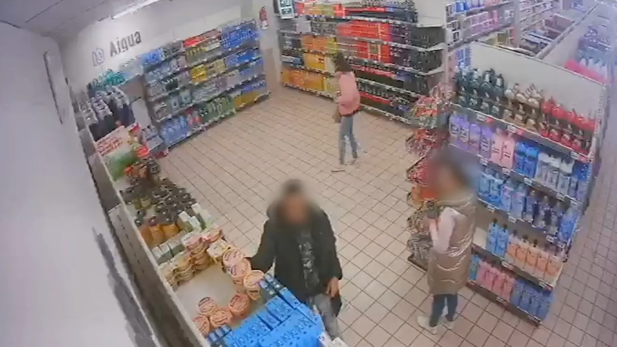 Moment d'un dels robatoris en un supermercat