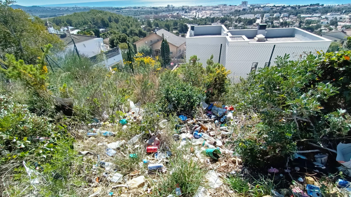 Estado de degradación de la urbanización los Masos.
