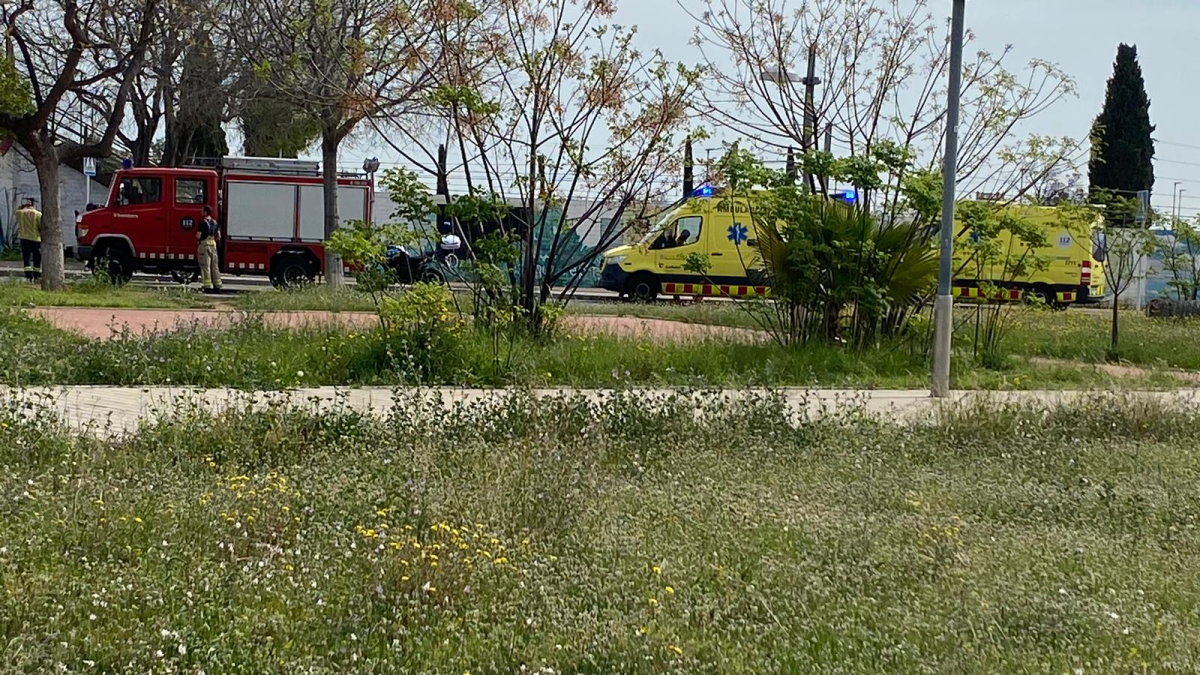 Imatge dels serveis d'emergència que han acudit a l'espai dels fets