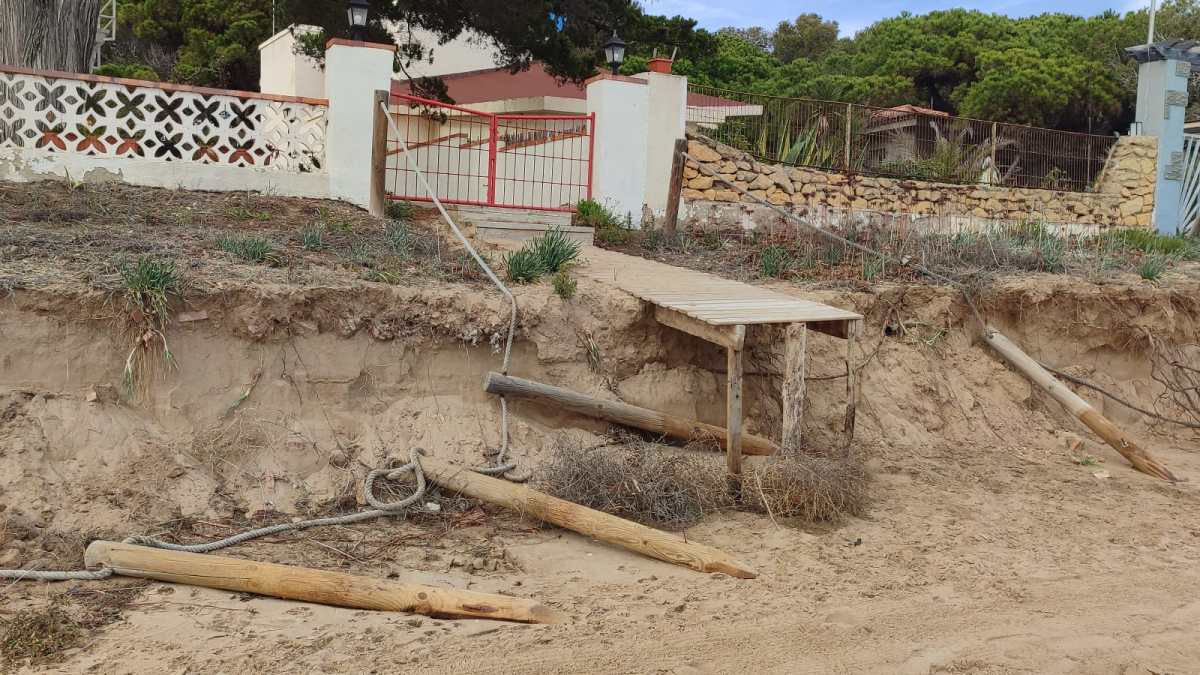 Desperfectes causats pel temporal a la Platja Llarga