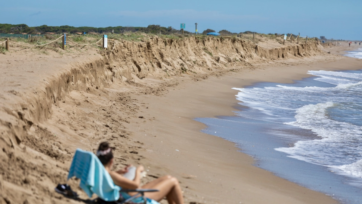 La playa de las Filipinas de Viladecans, después del temporal de Semana Santa